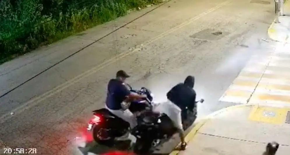 Roban motocicleta en Coacalco; víctima corre para salvar su vida