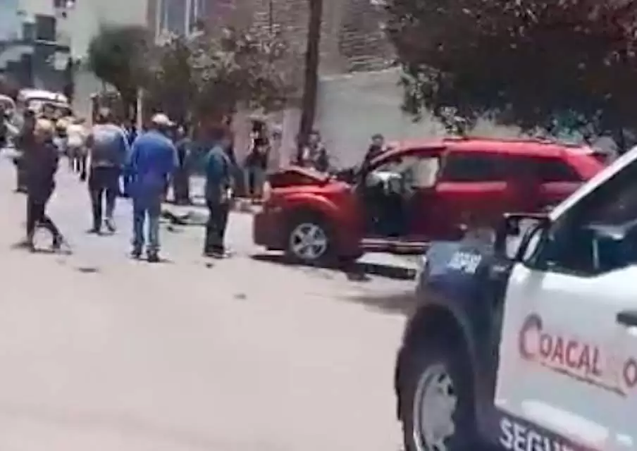Conductor a exceso de velocidad causa fuerte accidente en Coacalco