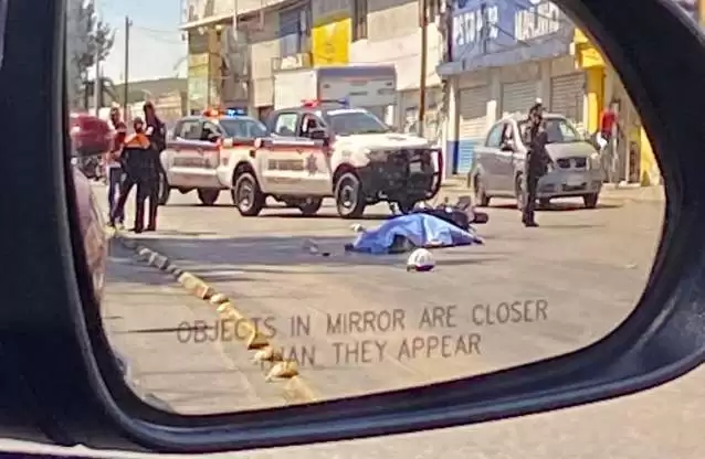 Mujer en moto que pierde la vida sobre la vialidad López Portillo 1
