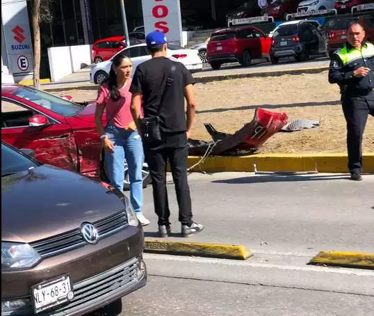 Tráiler provoca accidente sobre la vialidad López Portillo y conductor desaparece 1